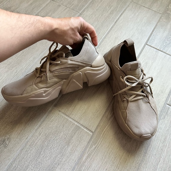 Zara men sneakers size 11 - Picture 4 of 5